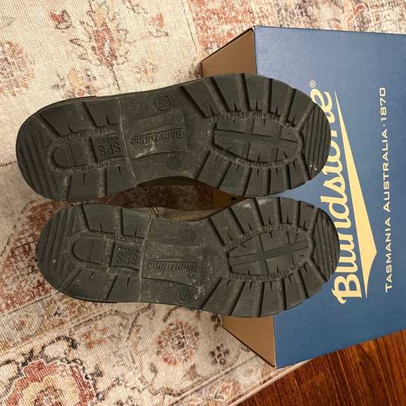 SOLD Blundstone Chelsea boots #585 in rustic brown - Picture 4 of 7